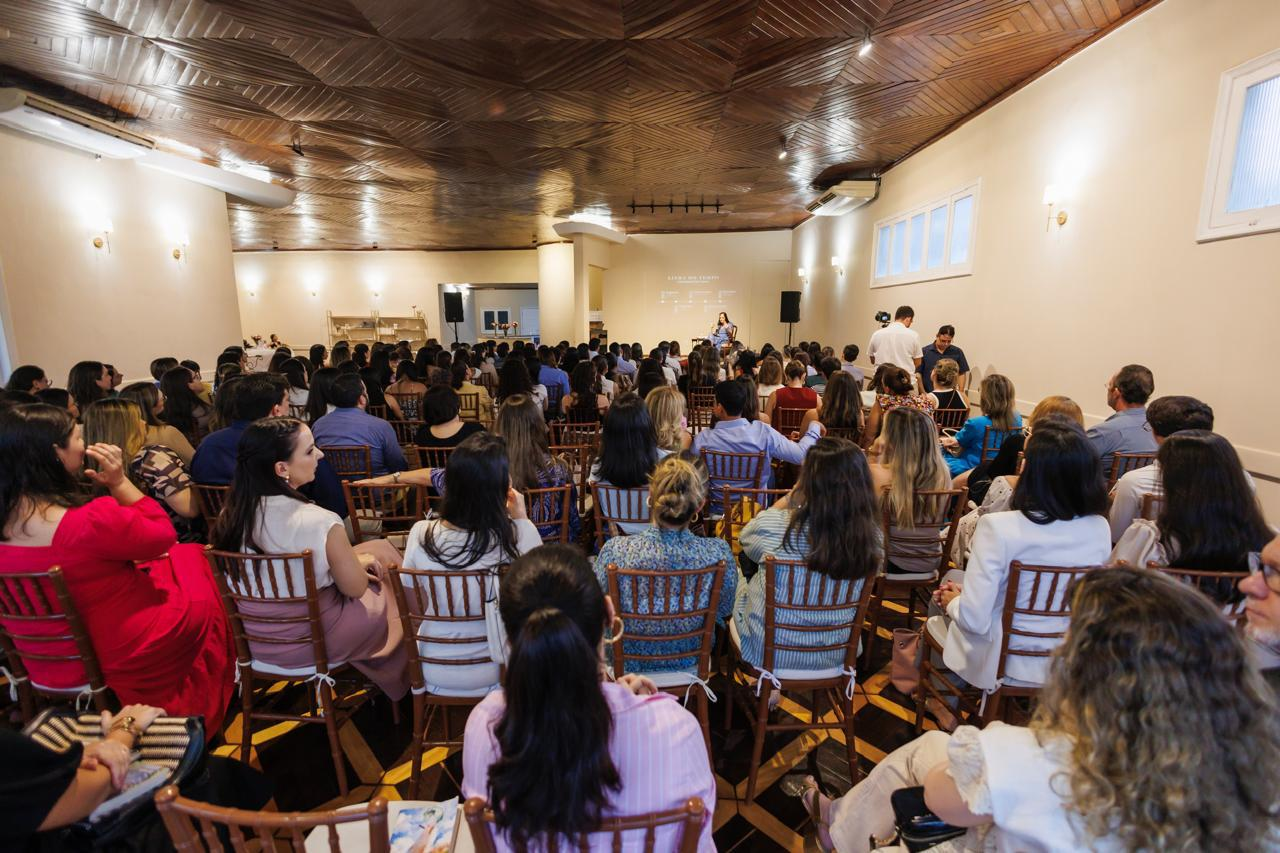 Auditório lotado durante um encontro do Principia